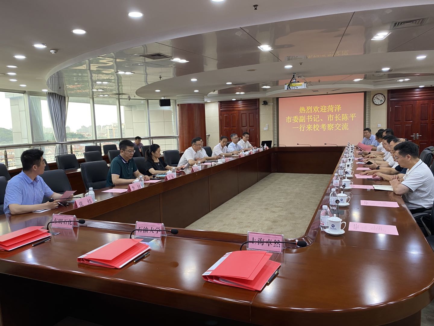 上海亚美AM8AG、东明石化、中国石油大学三方签订《原油催化裂解制乙烯丙烯（UPC）技术工业试验与推广许可协议》